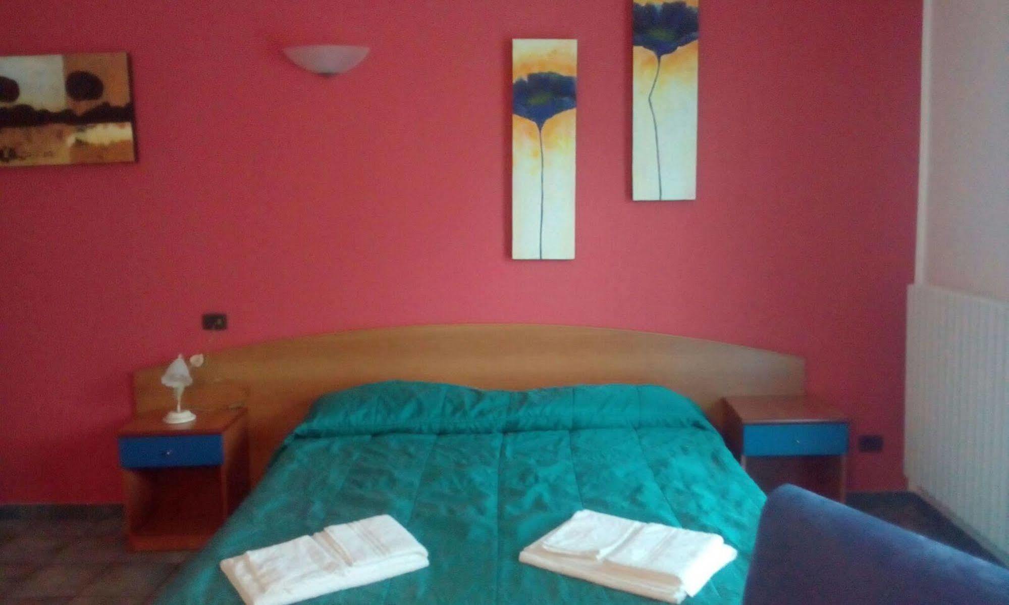I Giardini Di Atena Aparthotel Merine Eksteriør bilde