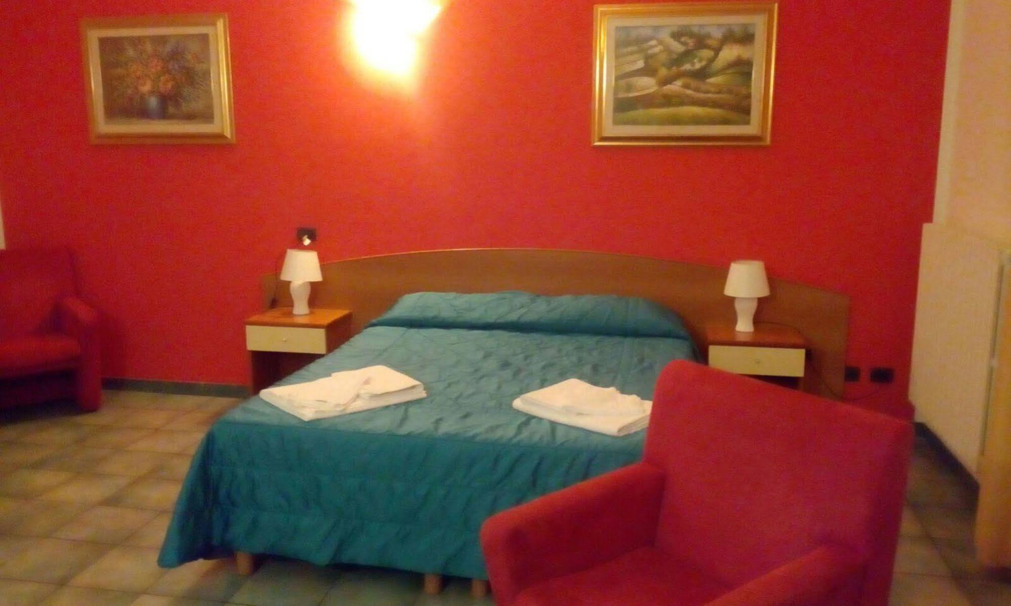 I Giardini Di Atena Aparthotel Merine Eksteriør bilde